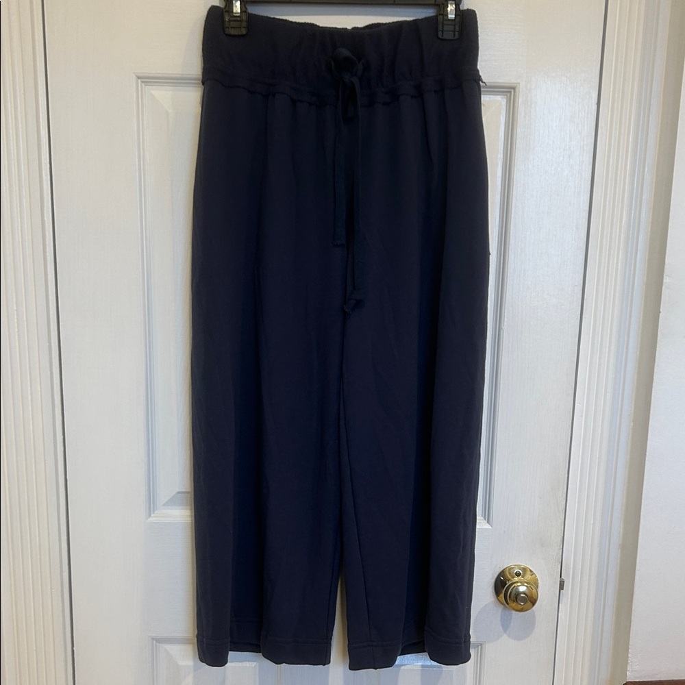 Free People Beach wide leg cropped navy blue pants, XS